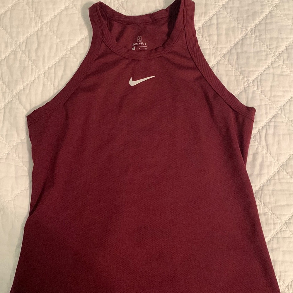nike tank size small fits small-medium